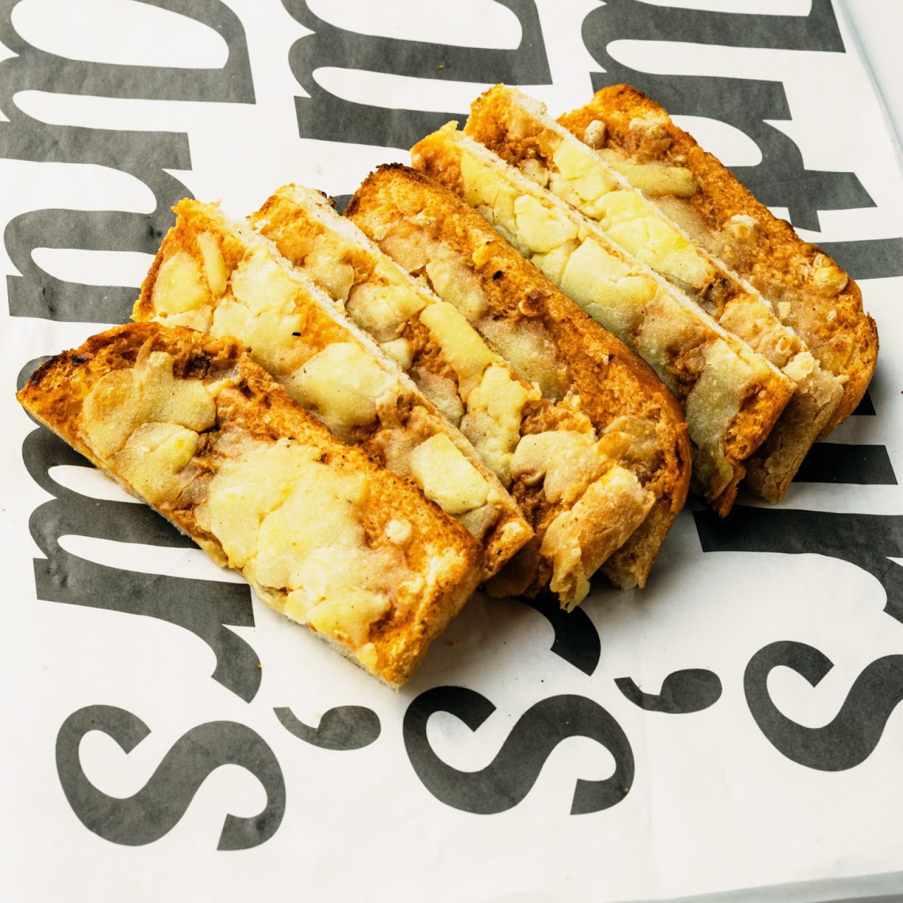 Cheese Garlic Roast Paan 🧀 🌿